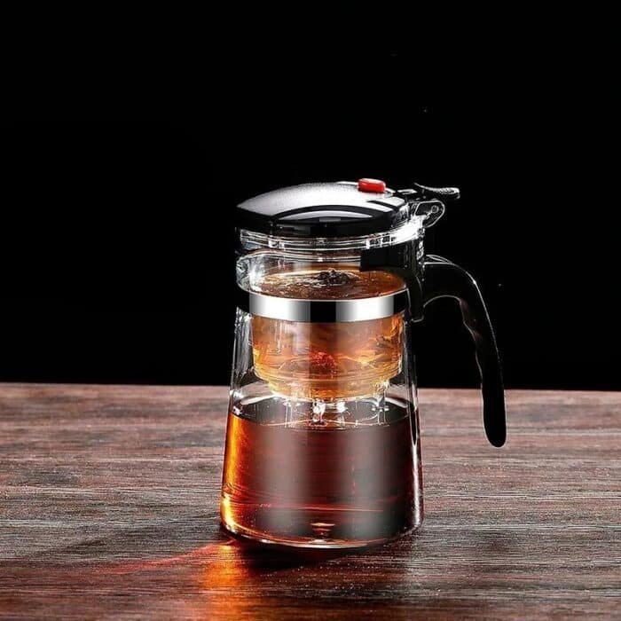 Th-i-re-en-verre-avec-infuseur-p