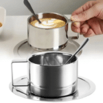 Tasses à café et soucoupes