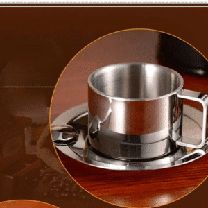 Tasse à café en acier et soucoupe